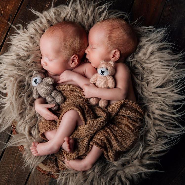 zwillinge studio ilona mueller newborn neugeborenen fotografie schlafend 